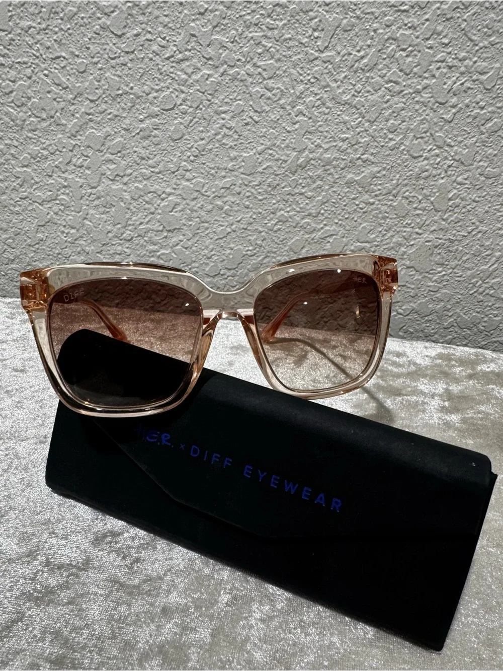 DIFF Bella Eyewear Her Oversized Square Sunglasses in Blush